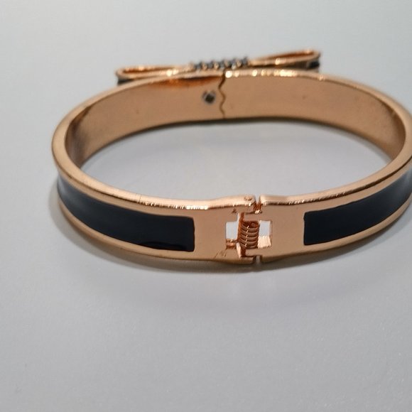 Vintage Metal and Enamel Bow Bracelet Hinge 7.5" - Picture 3 of 6